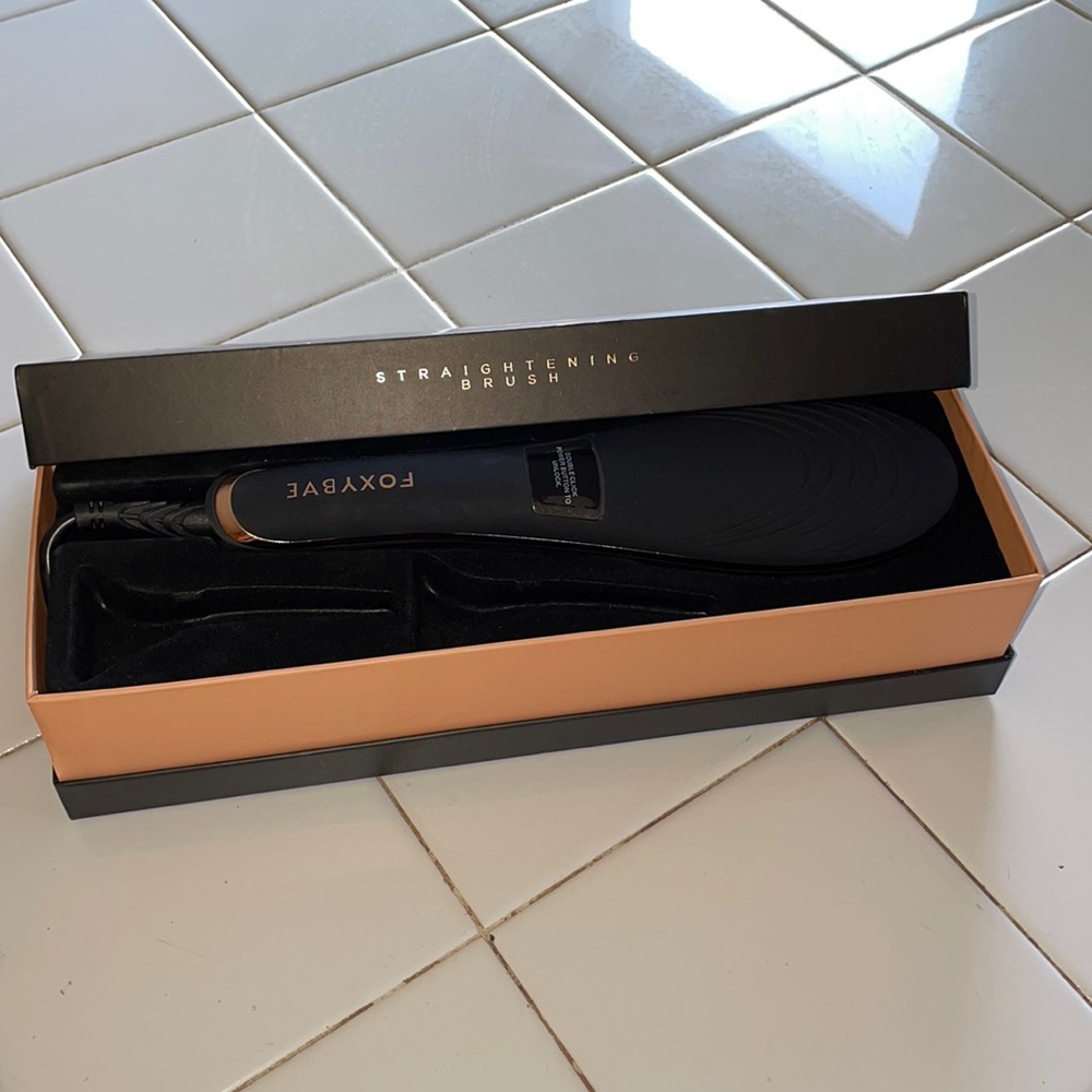 Foxybae Straightening Brush